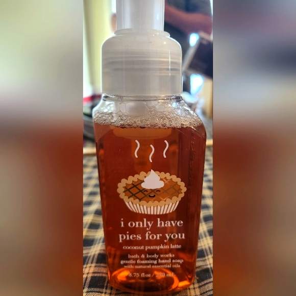 4 piece bath and body works bundle - Picture 3 of 3